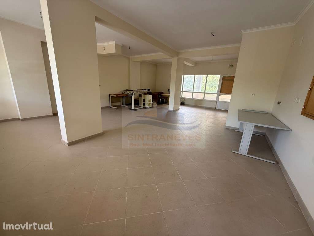 Loja à Venda - 80 m² | Amadora |1 Box | Arrecadação - Grande imagem: 2/9