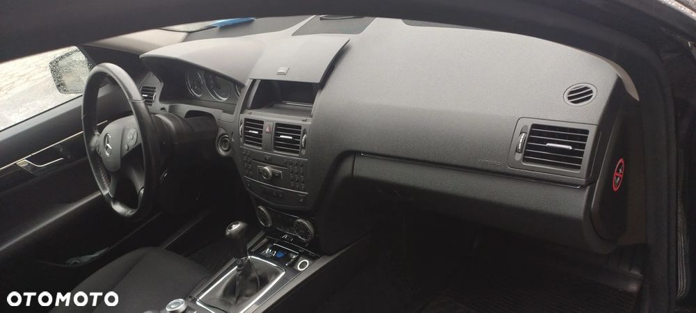 Mercedes-Benz Klasa C 180 CGI BlueEFFICIENCY - 14