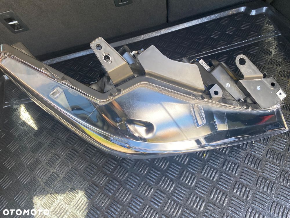 Sprzedam!!! Lampa prawa do Mazdy cx5 2024r. Originał. - 4