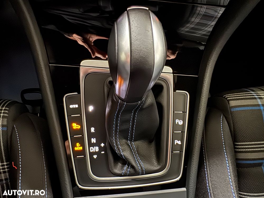 Volkswagen Golf 1.4 GTE Plug-In-Hybrid DSG - 29