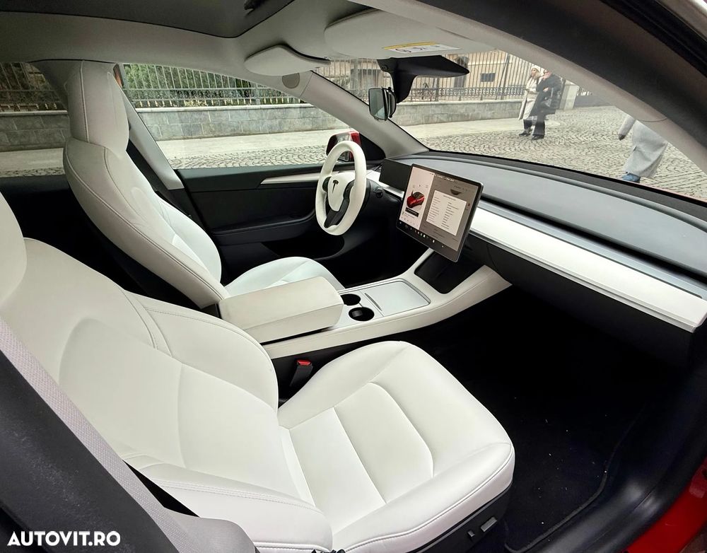 Tesla Model Y AWD Long Range - 9