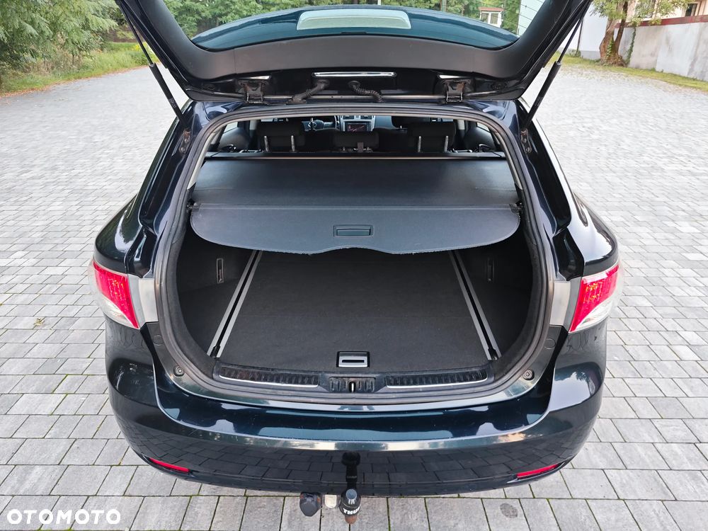 Toyota Avensis 1.8 Sol plus NAVI - 17