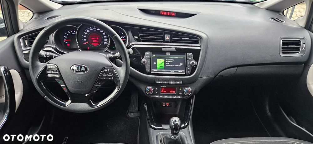 Kia Ceed 1.6 CRDi 136 ISG UEFA EURO 2016 - 8