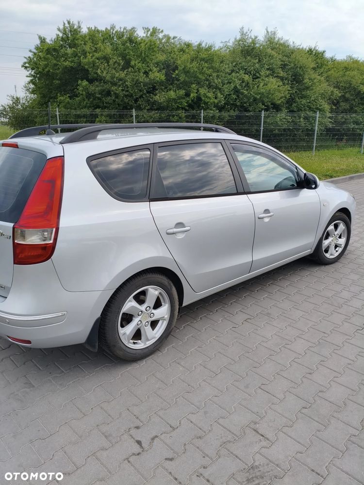 Hyundai i30 1.6 CRDi Classic + World Cup - 4