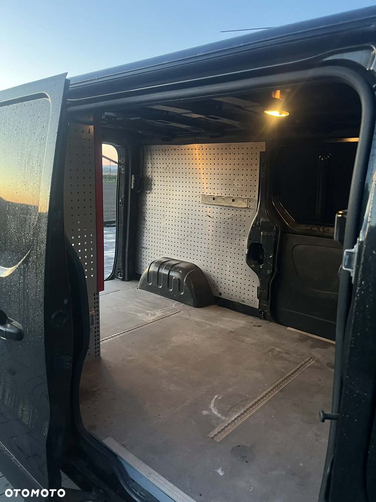 Opel Vivaro - 11