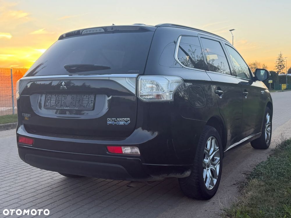 Mitsubishi Outlander Intense + - 16