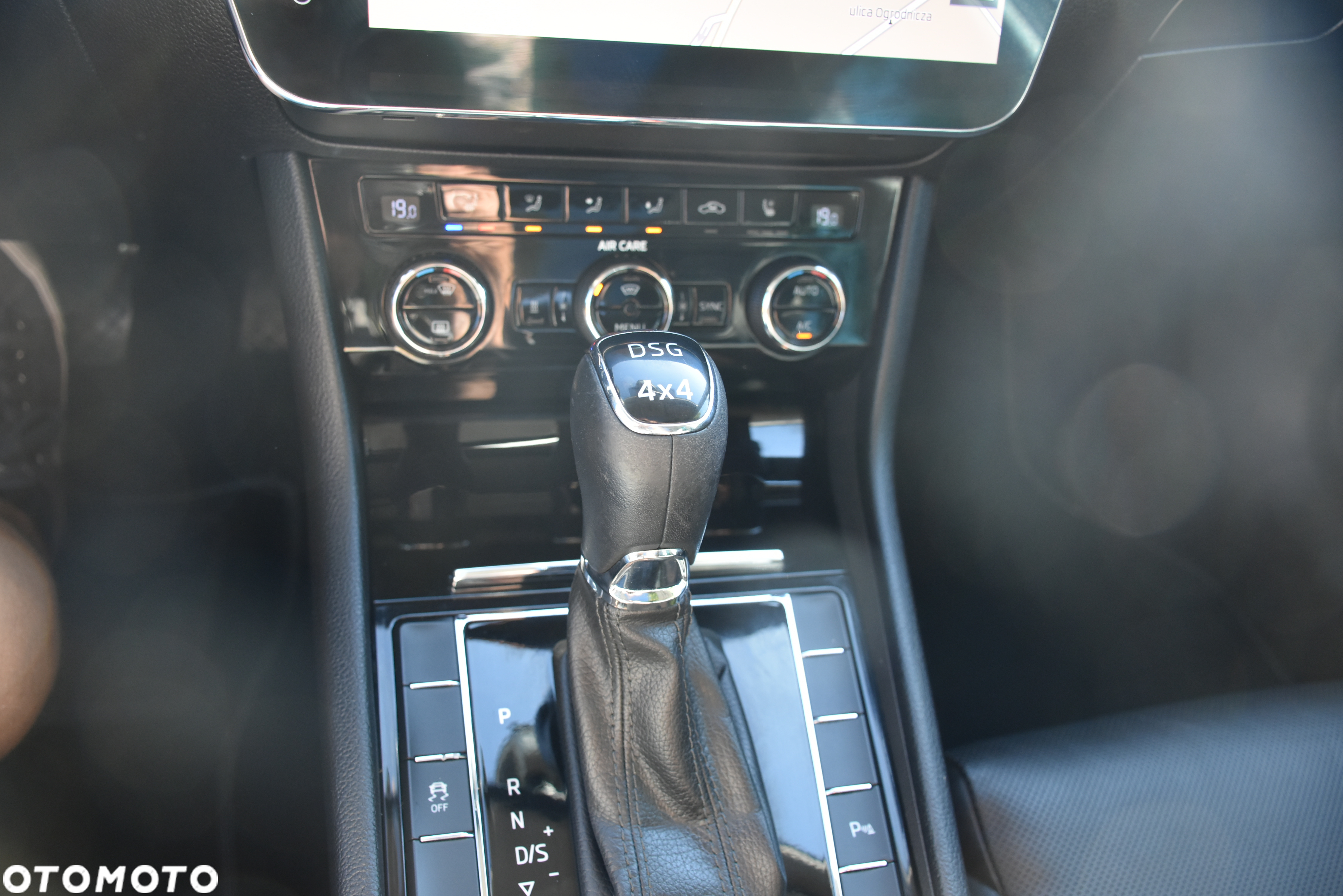 Skoda Superb 2.0 TDI 4x4 DSG Premium Edition - 26