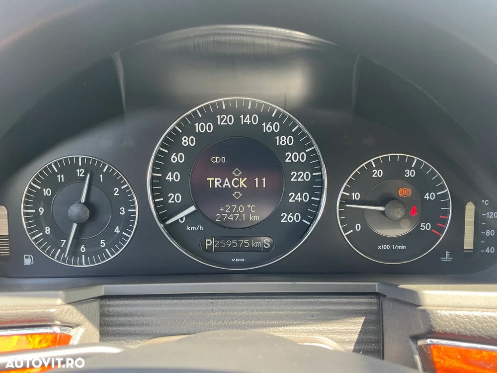 Mercedes-Benz E - 16