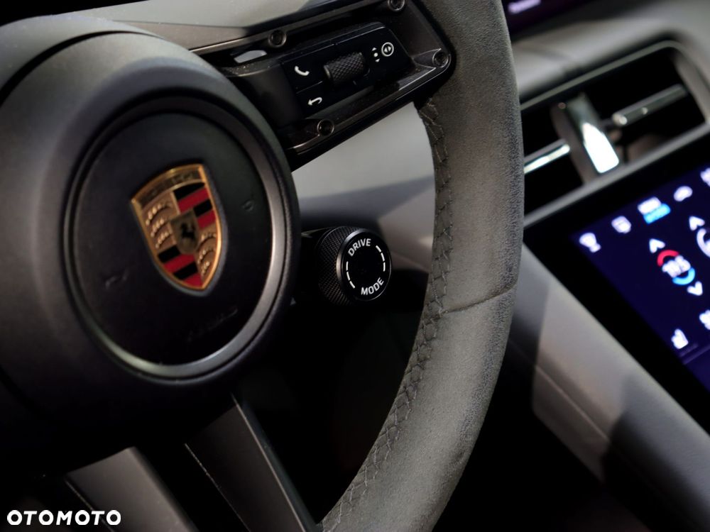 Porsche Taycan - 22