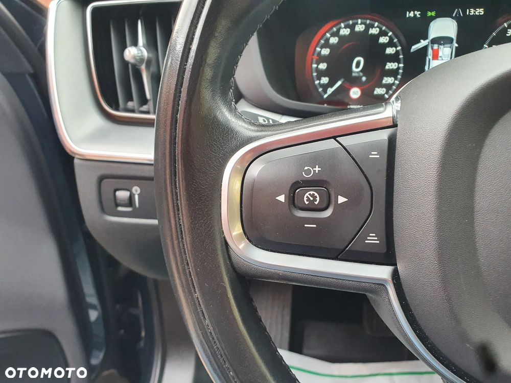 Volvo XC 60 B4 B Geartronic Momentum Pro - 19