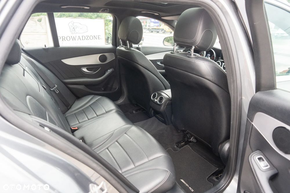 Mercedes-Benz Klasa C 180 9G-TRONIC AMG Line - 24