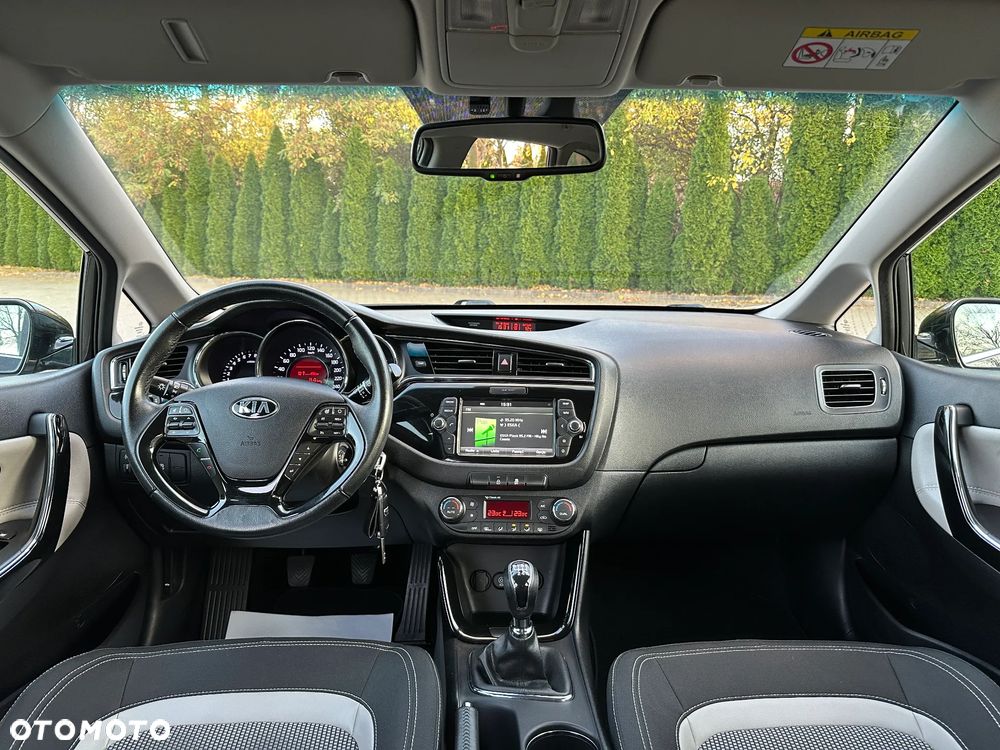 Kia Ceed 1.6 GDI SW UEFA EURO 2016 - 3