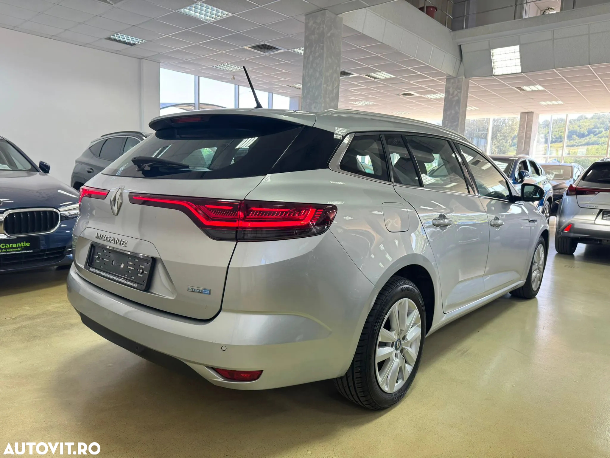 Renault Megane Grandtour E-TECH Plug-in 160 BUSINESS EDITION - 7