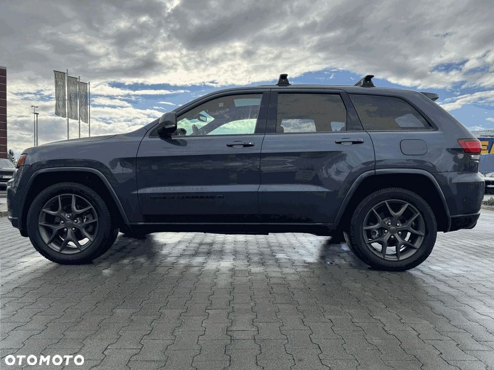 Jeep Grand Cherokee - 23