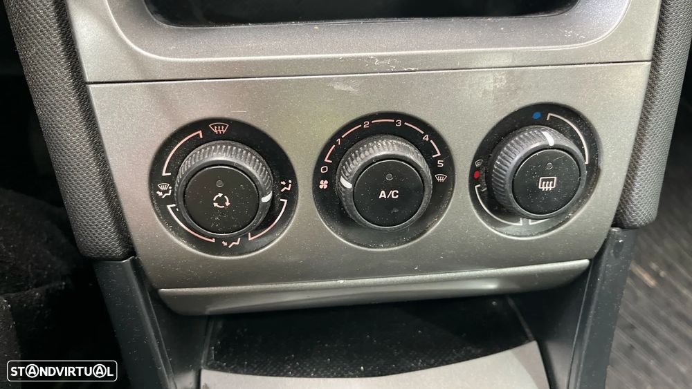 Peugeot 308 SW 1.4 16V Premium - 19