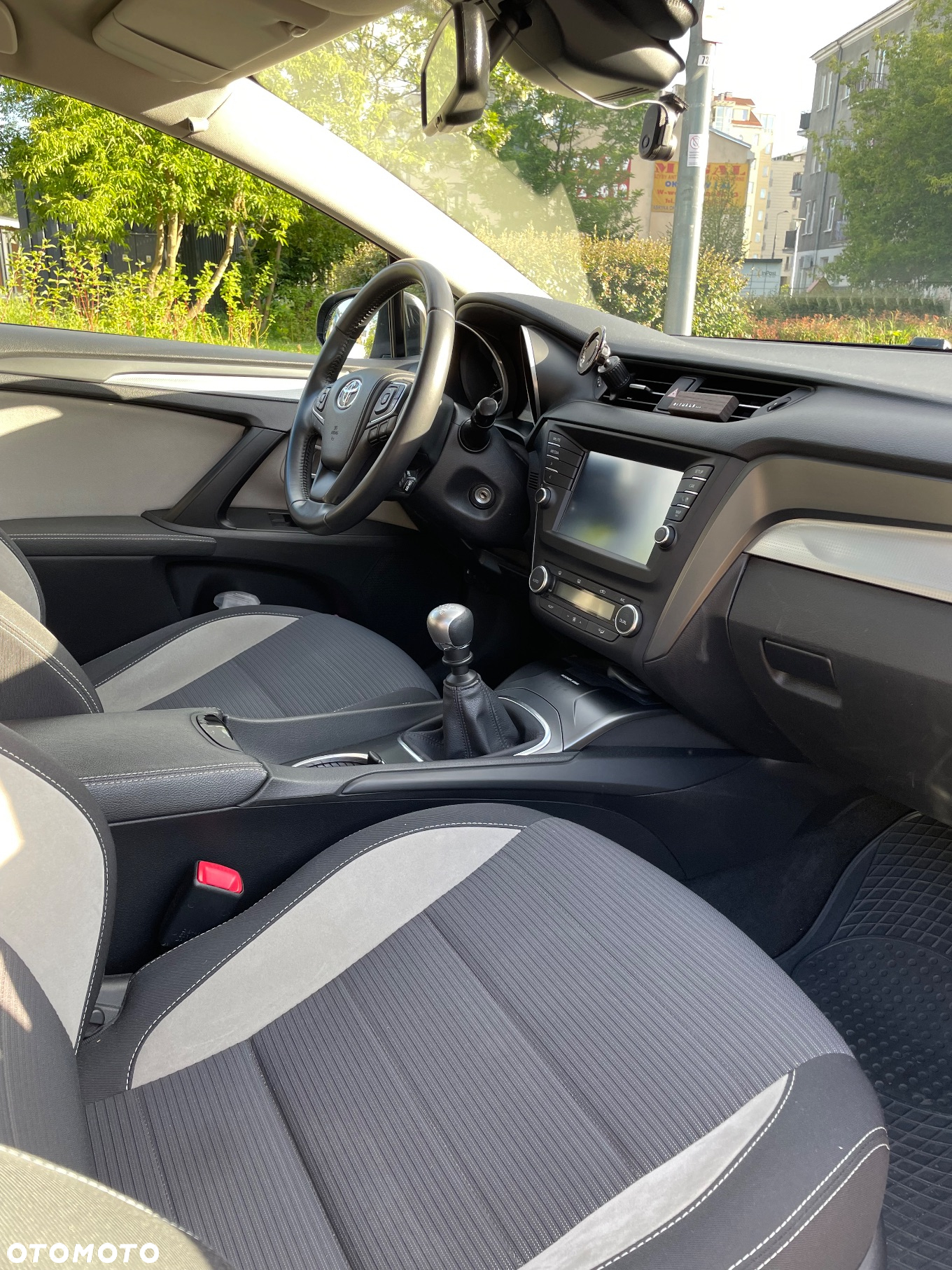 Toyota Avensis 1.8 Premium - 8