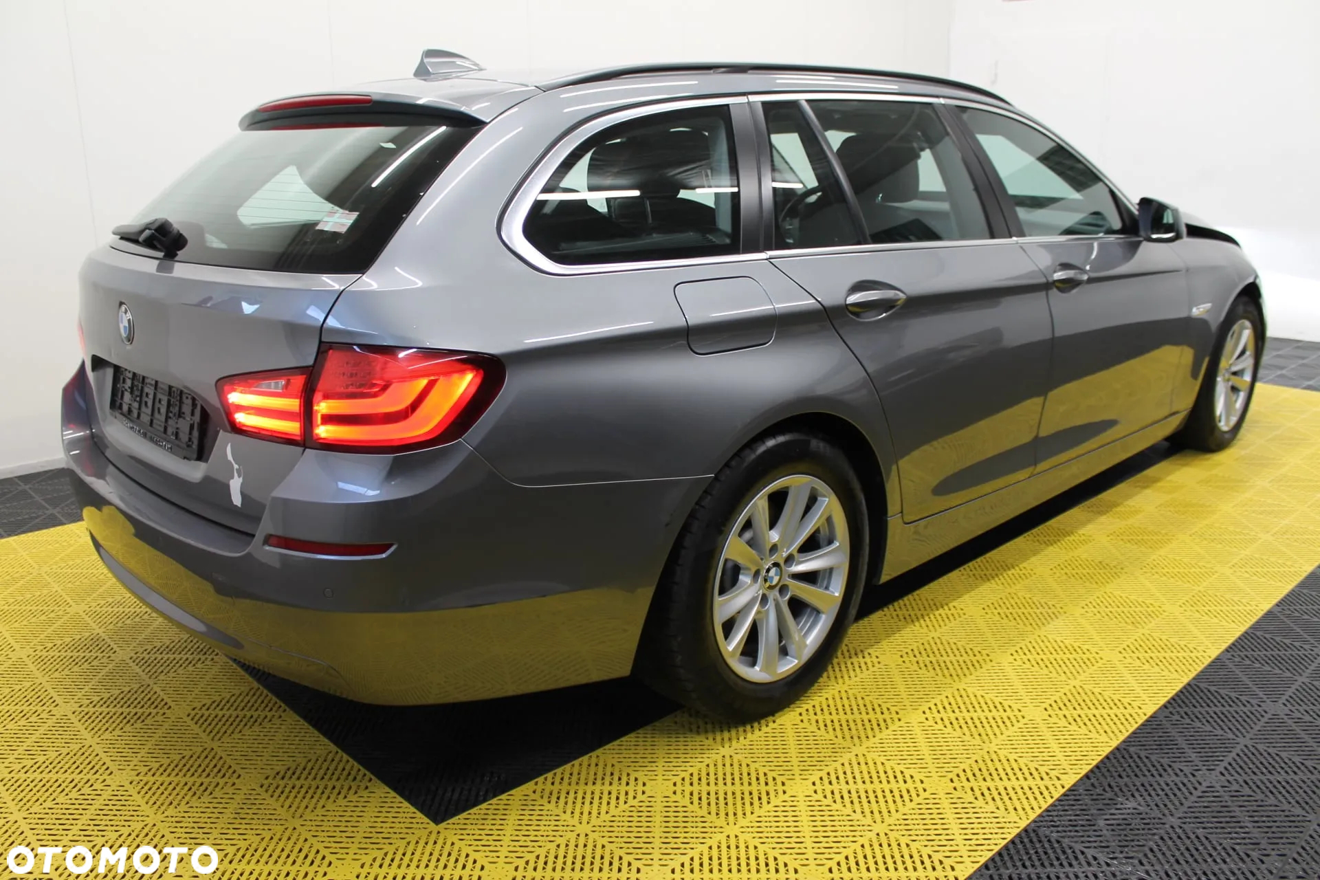 BMW Seria 5 525d Touring - 6