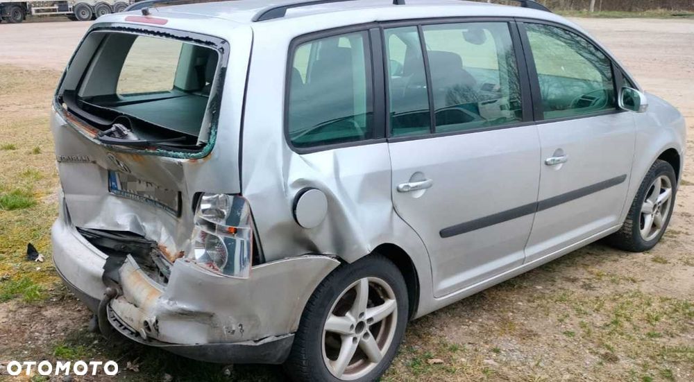 Volkswagen Touran - 4