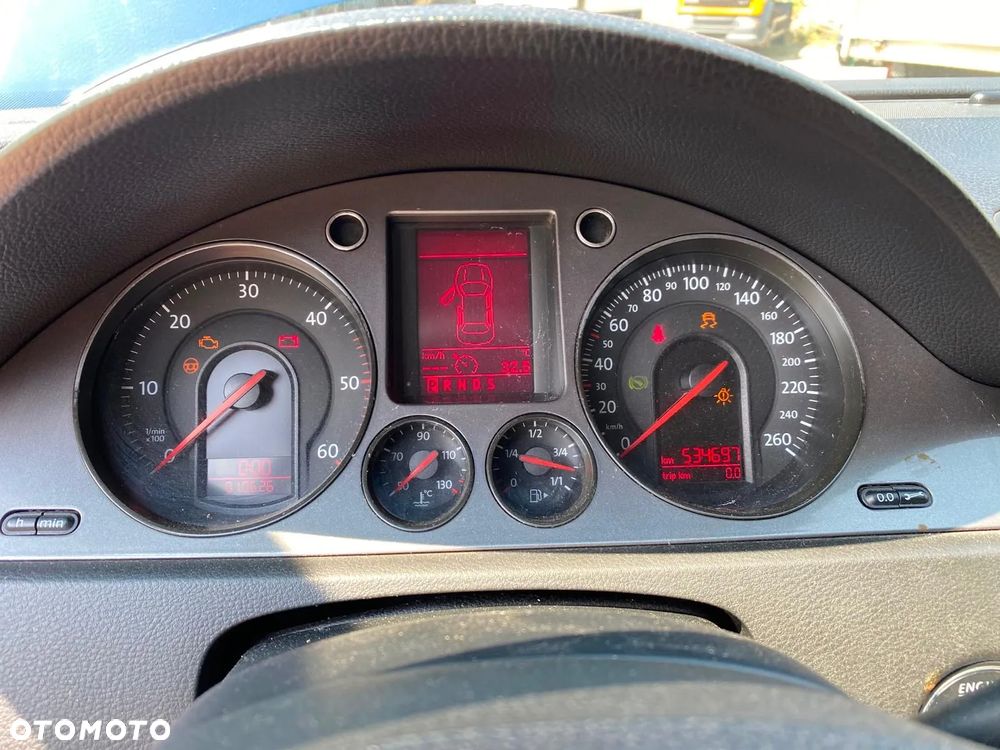 Volkswagen Passat 2.0 TDI Comfortline DSG - 8