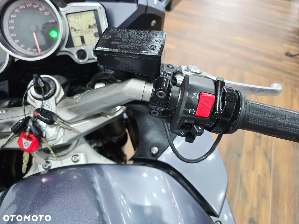 Yamaha FJR - 16