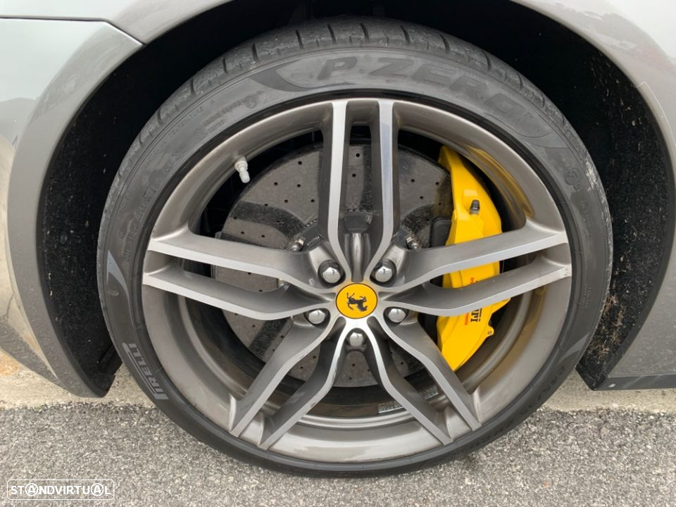 Ferrari FF - 11