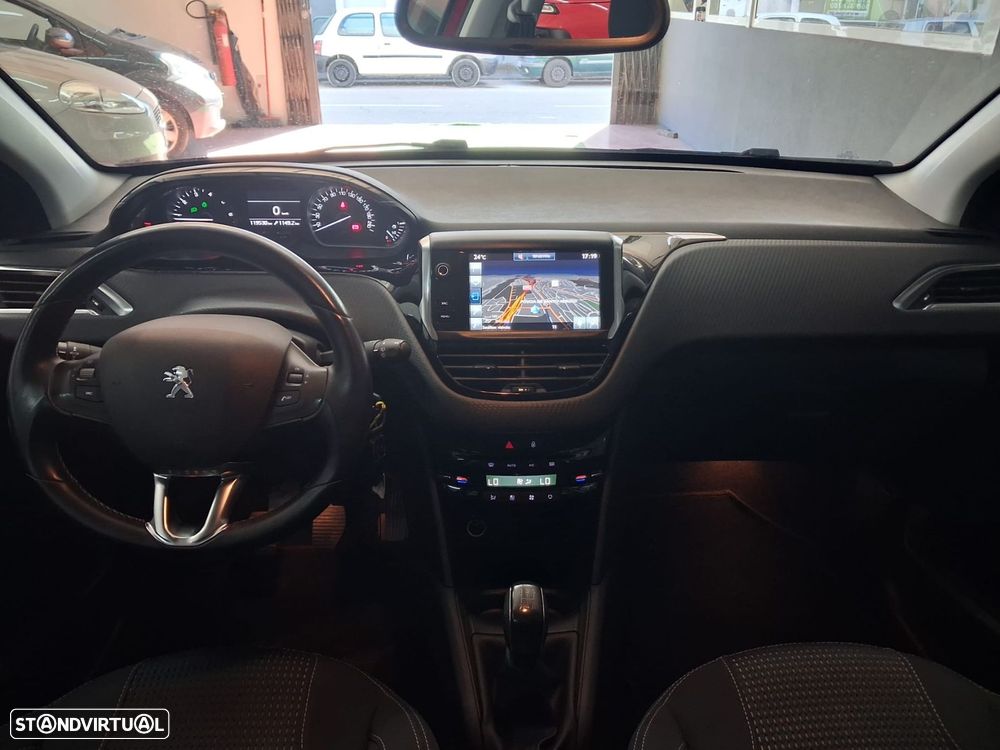 Peugeot 208 1.2 PureTech Style - 13