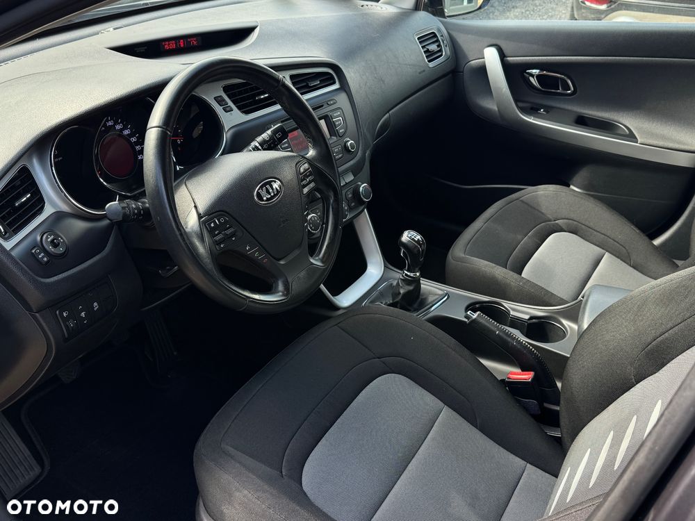 Kia Ceed 1.6 GDI Dream Team Edition - 9