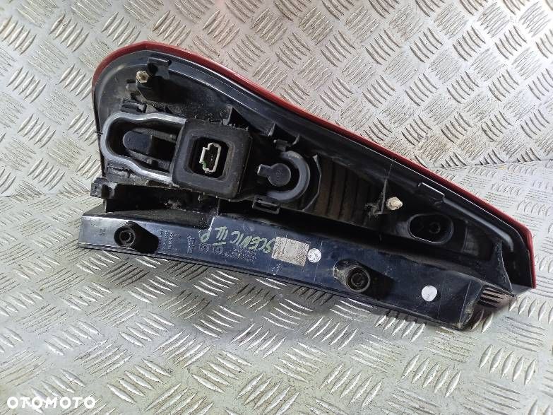 LAMPA PRAWA TYLNA RENAULT SCENIC III - 2