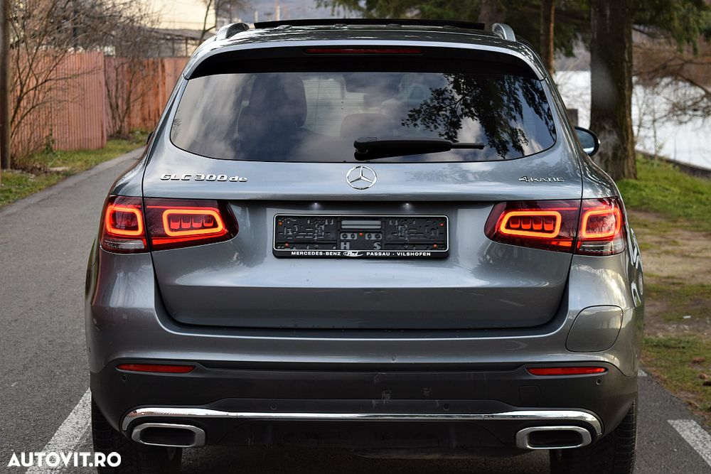 Mercedes-Benz GLC 300 e 4Matic 9G-TRONIC AMG Line Plus - 11