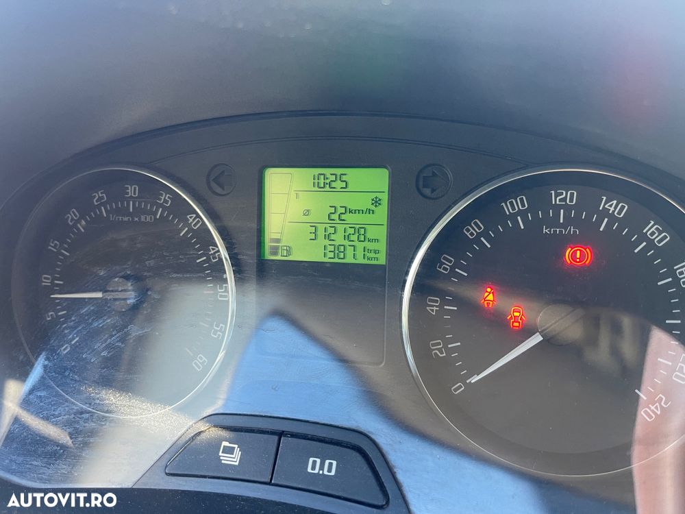 Skoda Roomster 1.6 TDI DPF FAMILY - 6