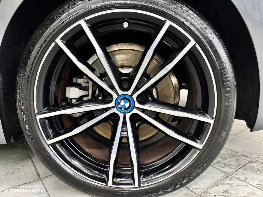 BMW 330 e Pack Desportivo M Auto - 29