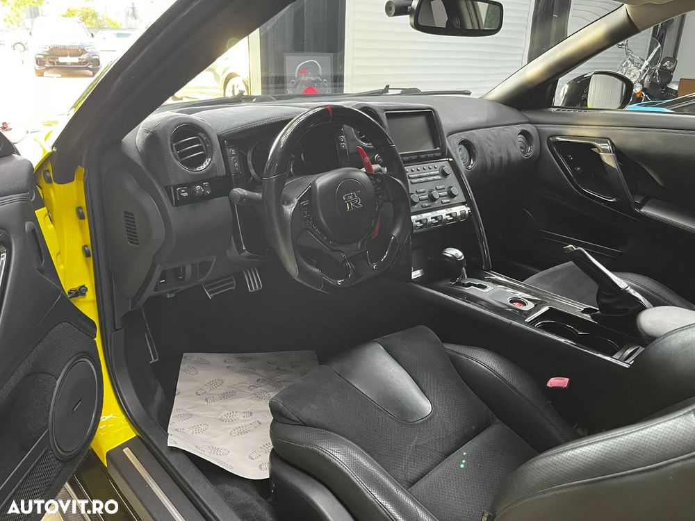 Nissan GT-R Standard - 14