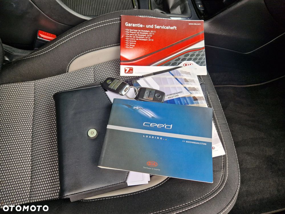 Kia Ceed - 38