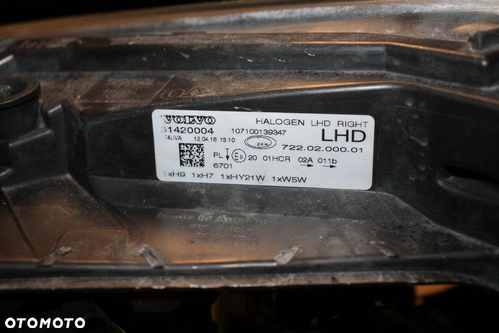VOLVO V40 PRAWA LAMPA PRAWY REFLEKTOR H7 31420004 - 5