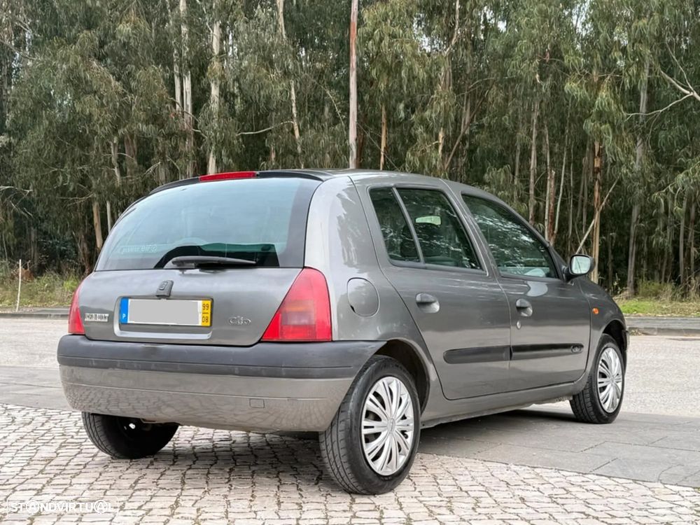Renault Clio 1.2 RT - 6