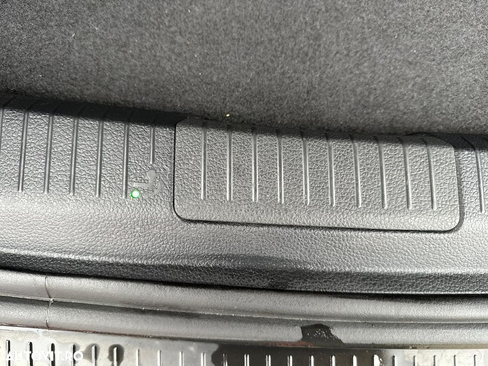 Volkswagen Golf Variant 2.0 TDI SCR 4Motion DSG Highline - 39