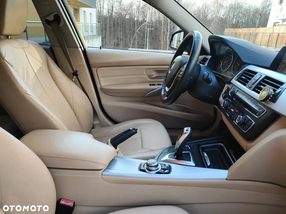 BMW Seria 3 320d Sport-Aut Sport Line - 26