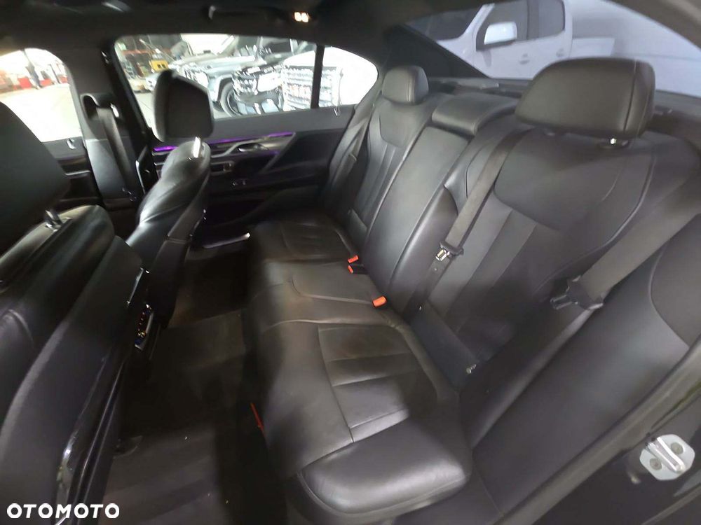 BMW Seria 7 - 10