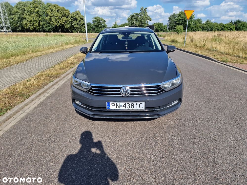Volkswagen Passat - 1