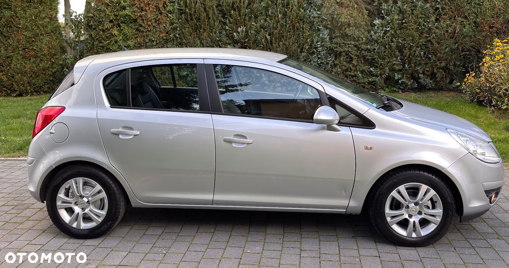 Opel Corsa 1.4 16V Cosmo - 14