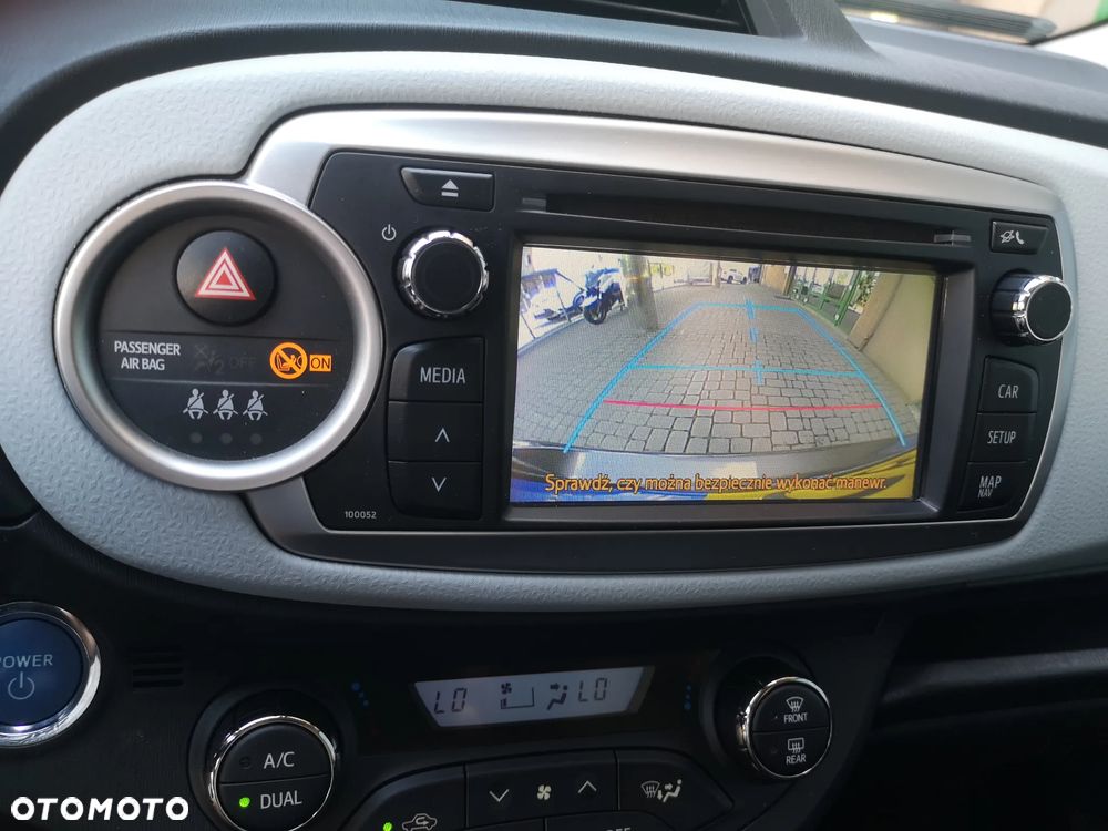 Toyota Yaris Hybrid 100 Life - 16