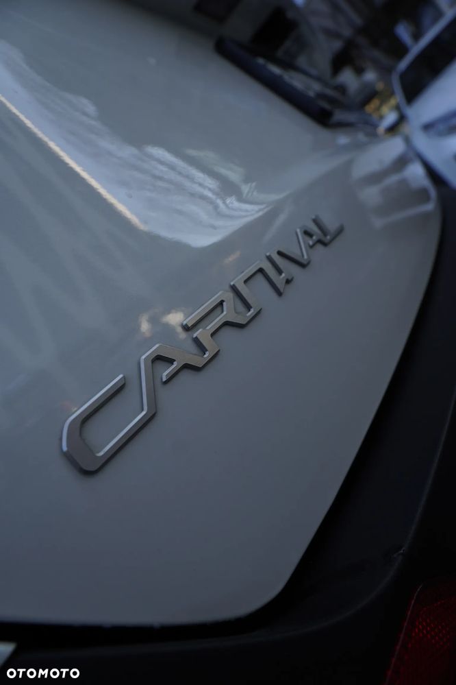 Kia Carnival - 10
