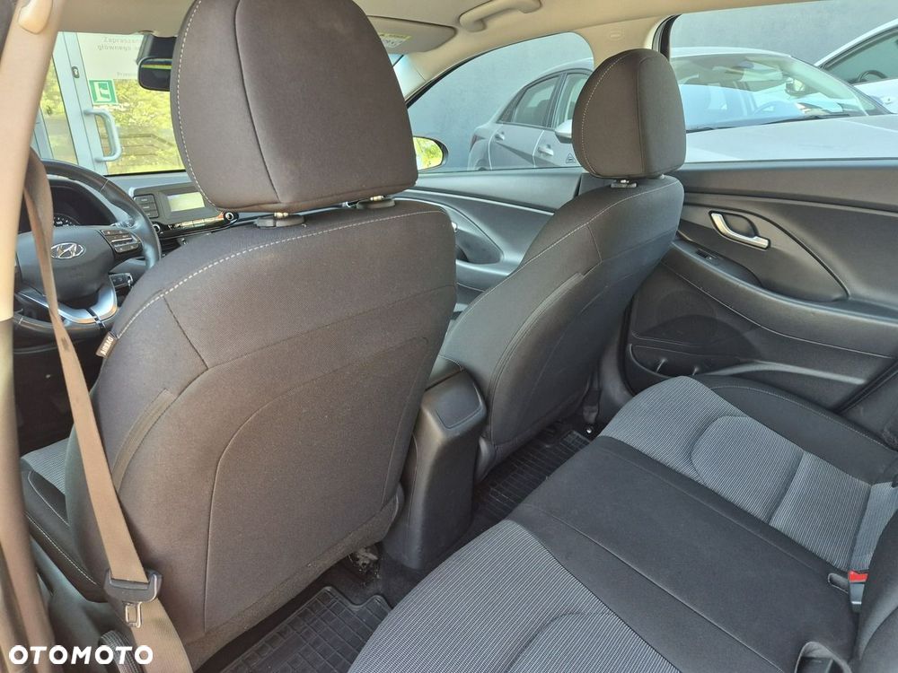Hyundai i30 1.6 D Classic + - 14