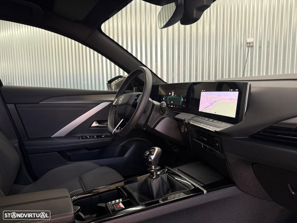 Opel Astra 1.2 T GS Line - 23