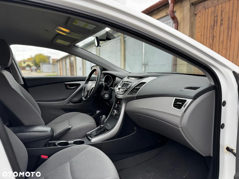 Hyundai Elantra - 20