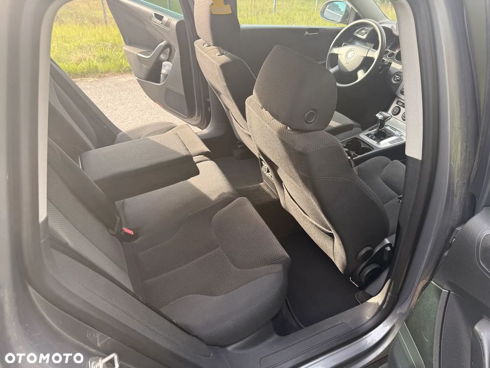 Volkswagen Passat 2.0 TDI Comfortline DSG - 11