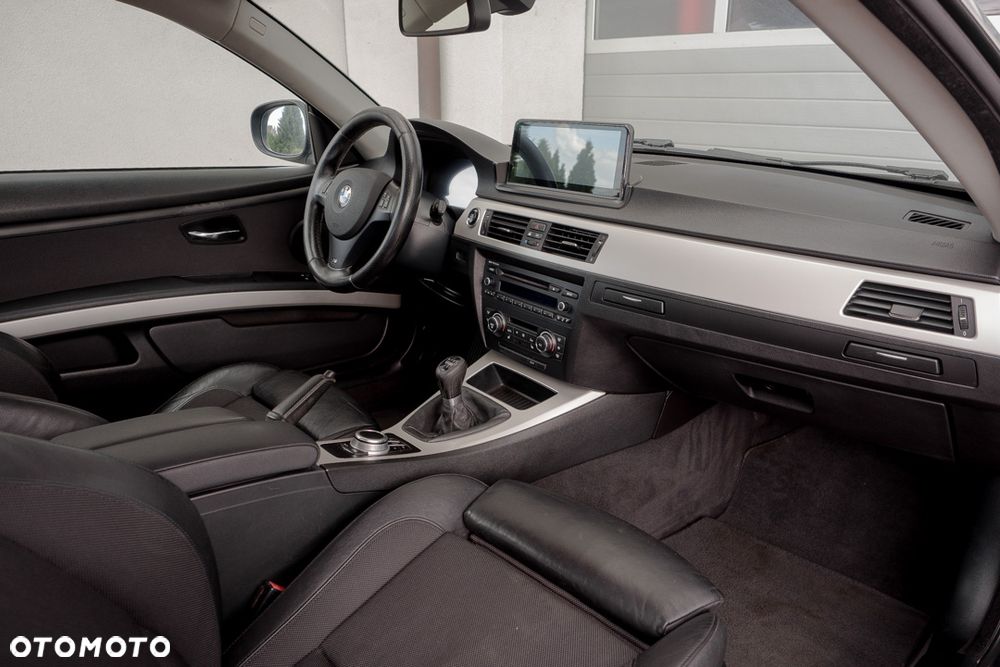 BMW Seria 3 320d - 29