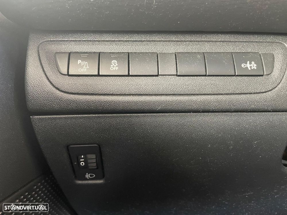 Peugeot 2008 1.2 PureTech Allure - 17