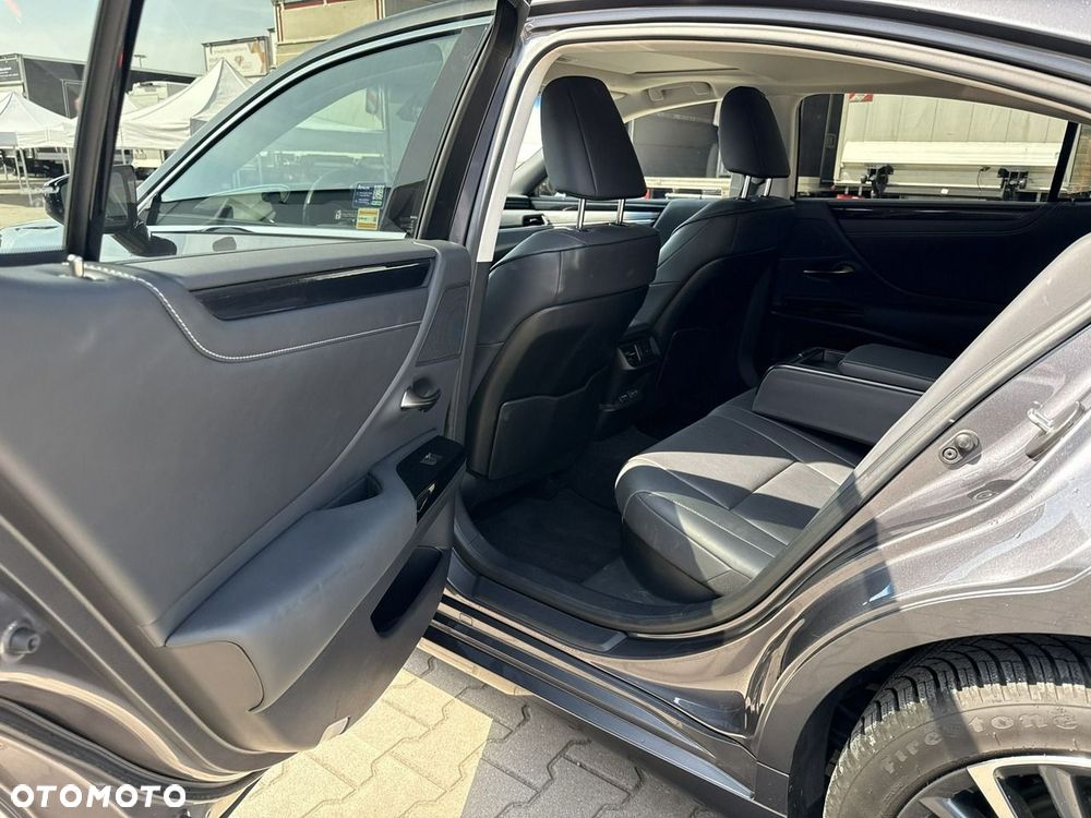 Lexus ES 300h Business Edition - 14
