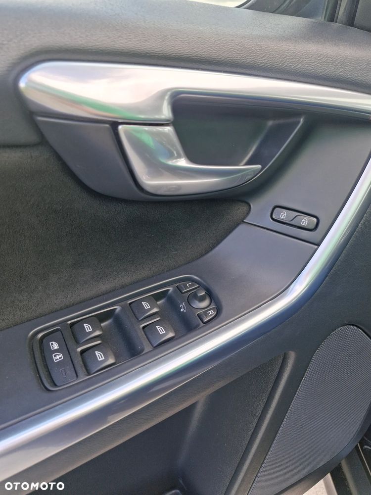 Volvo XC 60 D4 Drive-E R-Design Momentum - 15